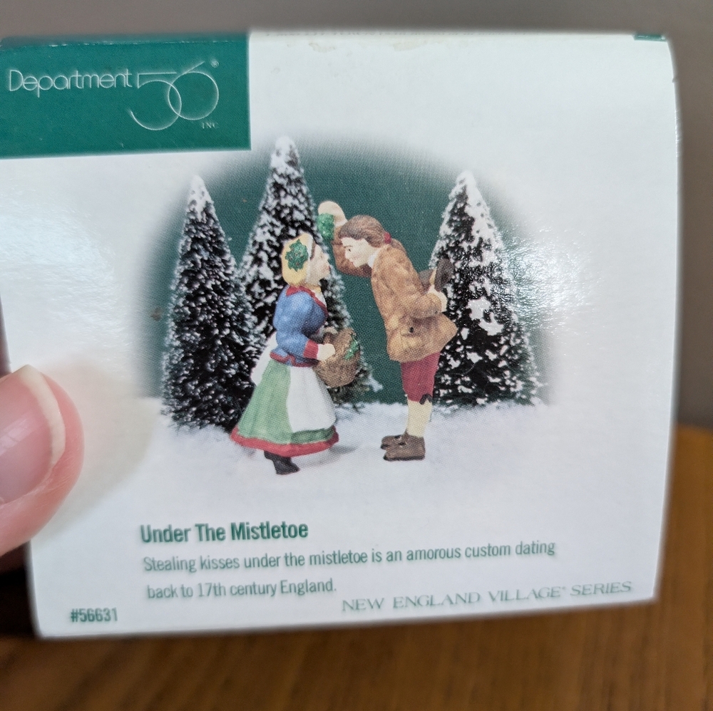 Department 56 New England Village series under the mistletoe new Retired